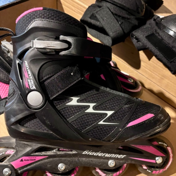 Bladerunner Inline skates / rollerblades with pads - Picture 2 of 6